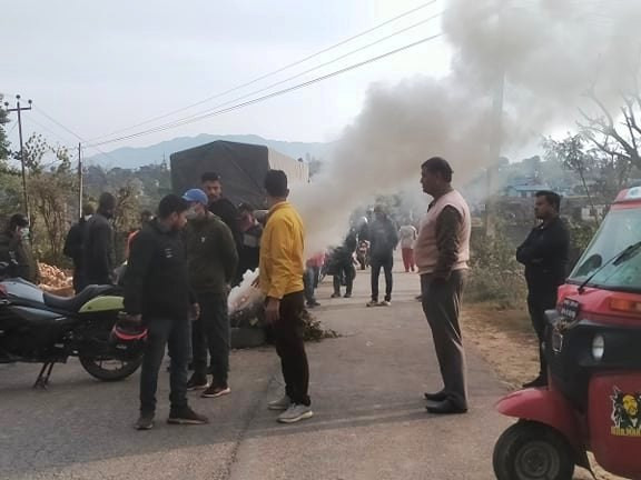 वडाध्यक्षको निधनपछि सुर्खेतकाे छिञ्चु बजार बन्द, क्षतिपूर्तिकाे माग